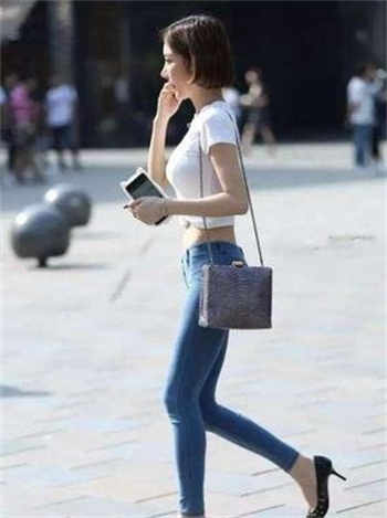 走路胸抖得好厉害