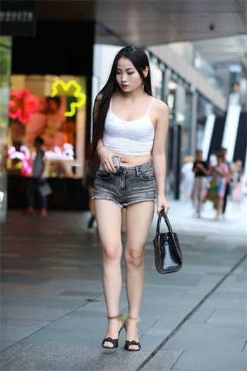 阿坤的幸福家庭生活