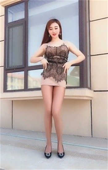 恐怖恶心女拉屎排泄