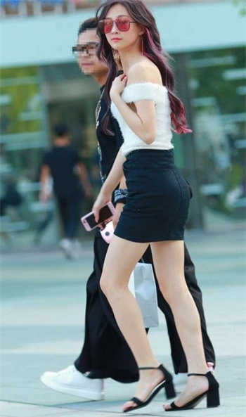 名牌大学宿舍刘佳