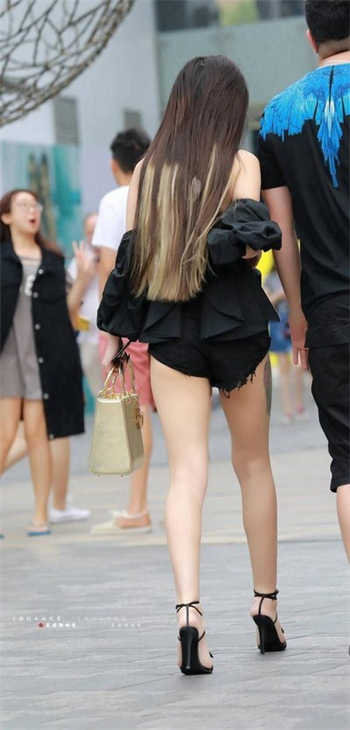 妈妈总是当我面换衣服