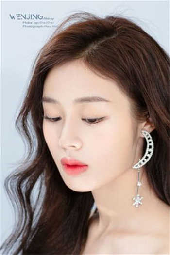 女同桌偷偷尿到我杯子里
