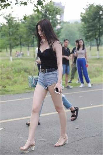 八须贺由加里