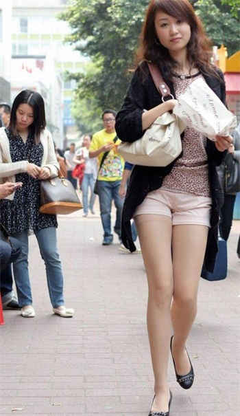 丝袜美腿玉足小说