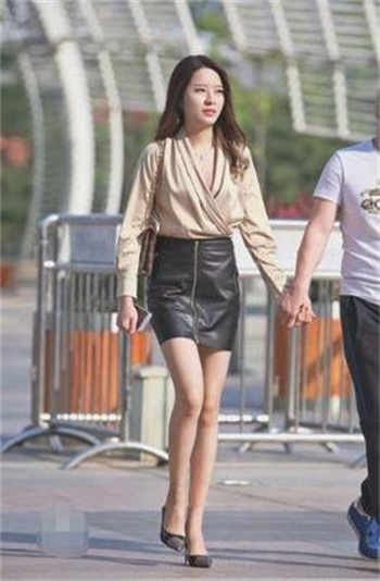 私人瑜伽教练在家上瑜伽课