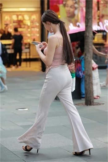 女女一起差差差免费观看