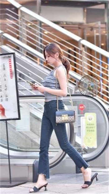 两对夫妻一起旅游住一起