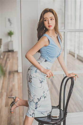 抖音夫妻组合女的戴眼镜